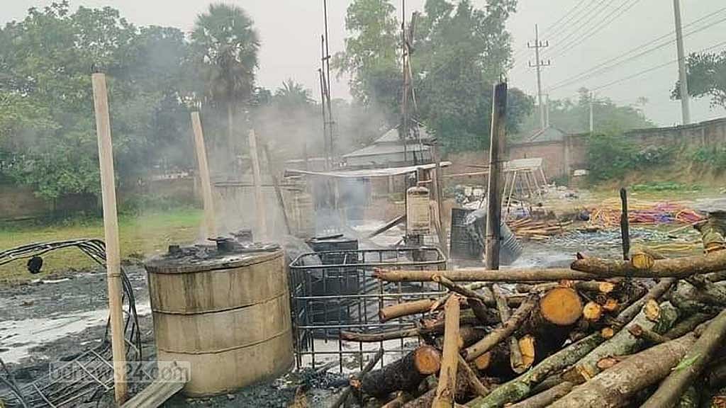 প্লাস্টিক পুড়িয়ে জ্বালানি তৈরির কারখানায় বিস্ফোরণ, নিহত ১