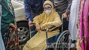 খালেদা জিয়াকে সিসিইউতে স্থানান্তর