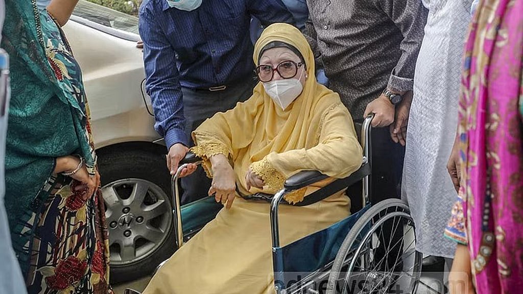 খালেদা জিয়াকে সিসিইউতে স্থানান্তর