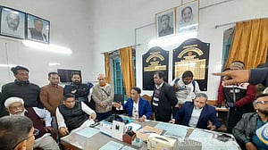 বরিশালে আইন কলেজের অধ্যক্ষ-সভাপতিকে মারধরের ঘটনায় মামলা