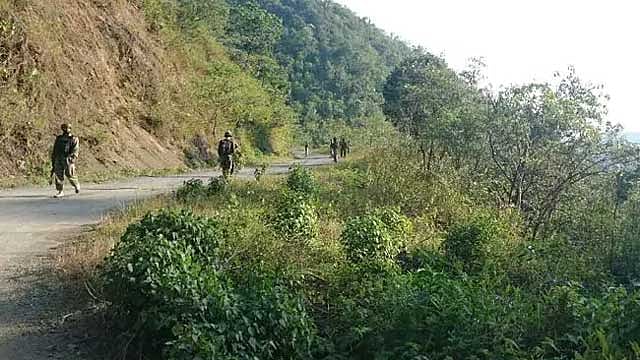 মণিপুরে ৬ সহকর্মীকে গুলির পর আত্মহত্যা আসাম রাইফেলসের সেনার