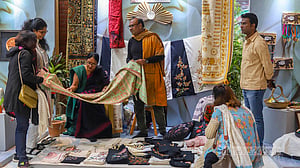 খাদির উৎসব, সঙ্গে আরও যা যা