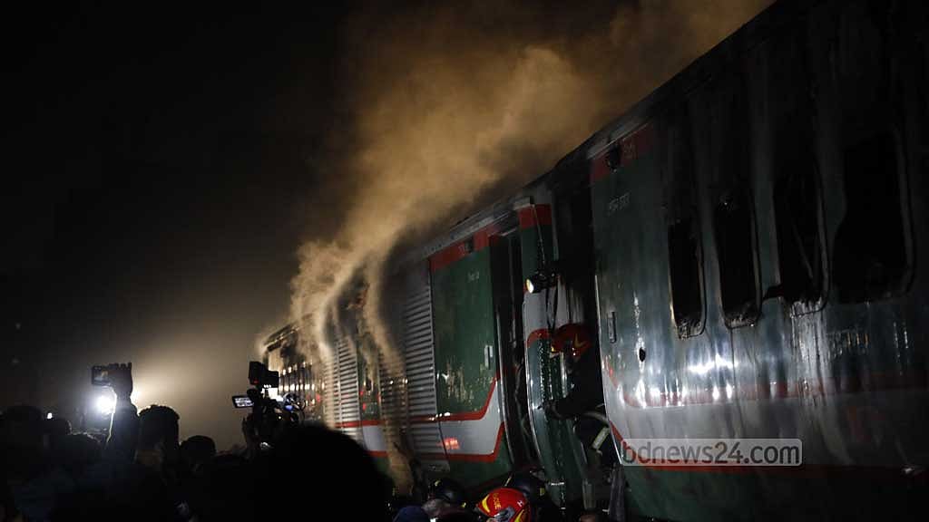 ট্রেনে আগুনে প্রাণহানির ঘটনায় প্রধানমন্ত্রীর শোক