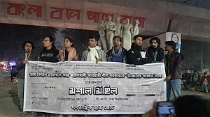 ‘ডামি নির্বাচন' প্রত্যাখ্যান করে ঢাবিতে মশাল মিছিল
