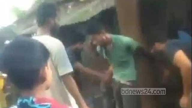 কুমিল্লায় চোর সন্দেহে শ্রমিককে গাছে বেঁধে নির্যাতন