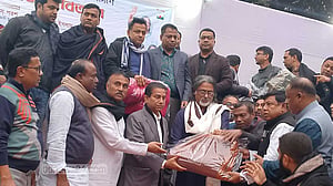 শীতার্তদের মধ্যে কম্বল বিতরণ শুরু যুবলীগের