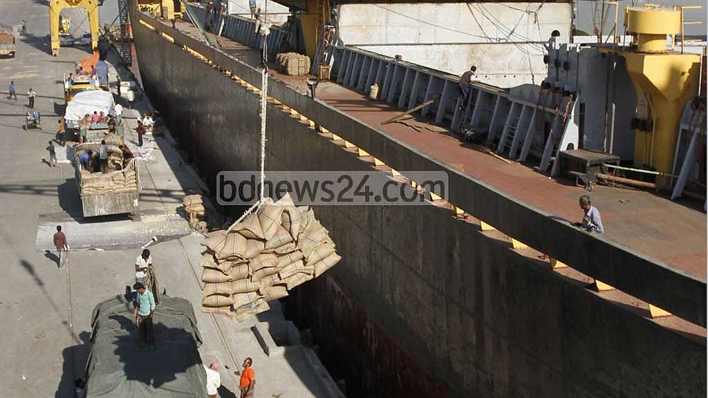 পণ্য আমদানিতে ব্যাংকে দিতে হবে বাড়তি তথ্য