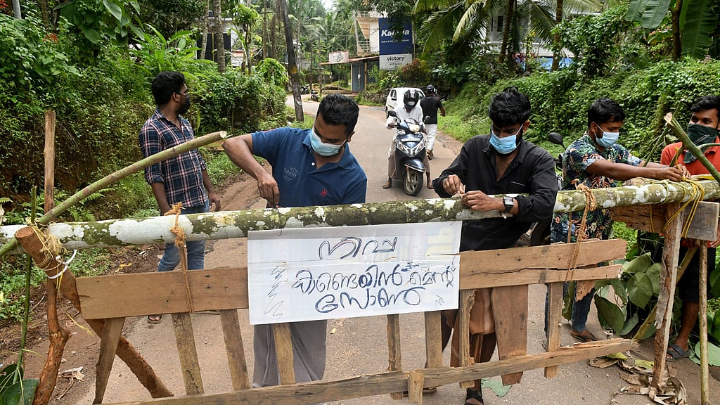 নিপা ভাইরাস সংক্রমণ বাড়ায় কেরালায় বন্ধ স্কুল-অফিস-গাড়ি