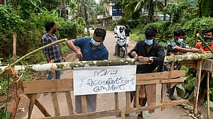 নিপা ভাইরাস সংক্রমণ বাড়ায় কেরালায় বন্ধ স্কুল-অফিস-গাড়ি