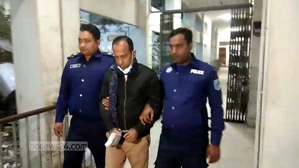 কার্টনে ৪২ লাখ টাকা: নারায়ণগঞ্জ ডিসি কার্যালয়ের সার্ভেয়ার কারাগারে