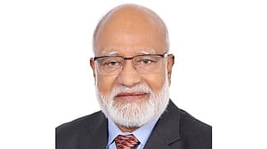 সিঙ্গাপুর গেলেন অসুস্থ মোশাররফ