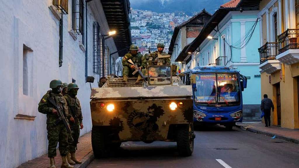 দেশ যুদ্ধাবস্থায় রয়েছে: একুয়েডর প্রেসিডেন্ট