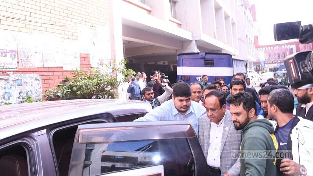 আত্মসমর্পণ করে জামিন নিলেন বাঁশখালীর এমপি মোস্তাফিজুর