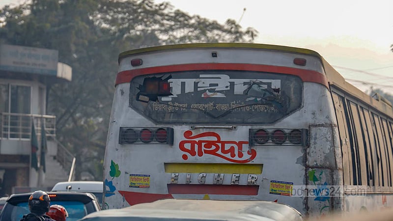 কোনো বাসের পেছনের কাঁচ ভাঙা তো কোনটার কাচ নেই; কিন্তু এগুলো দেখার নেই কেউ। সড়কে এমন চেহারা নিয়েই চলছে লোকাল বাস।