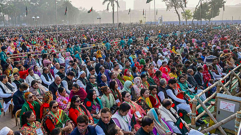 বঙ্গবন্ধুর স্বদেশ প্রত্যাবর্তন দিবস উপলক্ষে বুধবার সোহরাওয়ার্দী উদ্যানে আওয়ামী লীগের সমাবেশে নেতাকর্মীদের ঢল।
