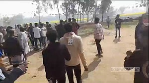 টাঙ্গাইলে জাল ভোট নিয়ে পাল্টাপাল্টি ধাওয়া, পোলিং অফিসার অপসারিত