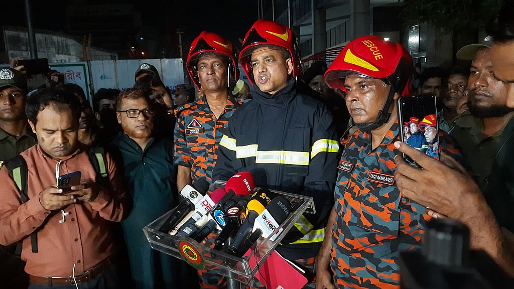 সেনা কল্যাণের আগুন নিভিয়ে যা জানাল ফায়ার সার্ভিস