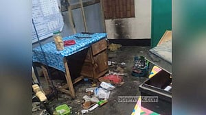ফেনীতে ভোটকেন্দ্রে পেট্রোলবোমা নিক্ষেপ