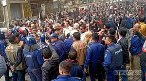টাঙ্গাইলে বিএনপির কালো পতাকা মিছিলে পুলিশের বাধা