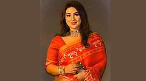 ব্যবসায় নাম লেখালেন অপু
