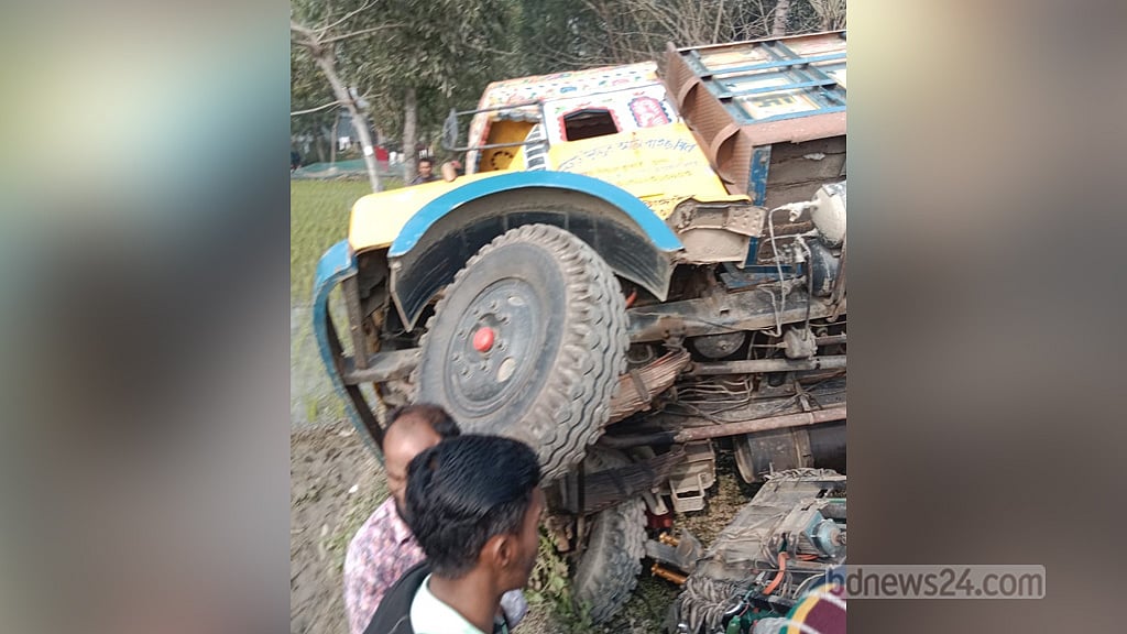 ময়মনসিংহে ট্রাকচাপায় মা-মেয়েসহ নিহত ৩