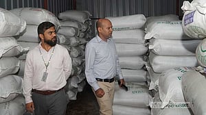 অবৈধভাবে চা মজুদ, চট্টগ্রামে ৩ গুদাম বন্ধ