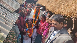 ‘মোর বেটা মোক দেখিবার আইচ্চে’: খালিদকে কামবালার আশীর্বাদ