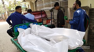 বিছানায় স্ত্রীর গলা কাটা, ফ্যানে ঝুলছিল স্বামীর মরদেহ
