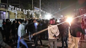 ঢাকা-১৯: সাভারে স্বতন্ত্র প্রার্থীর ক্যাম্প ভাঙচুর, হামলায় আহত ৫