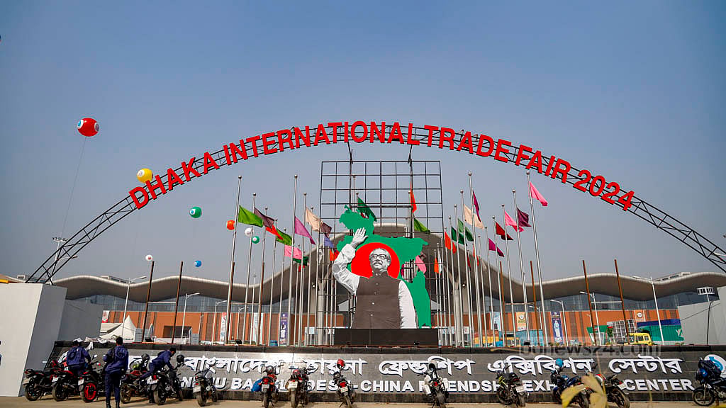পর্দা উঠছে বাণিজ্য মেলার, বাড়ছে স্টল ও প্রবেশমূল্য