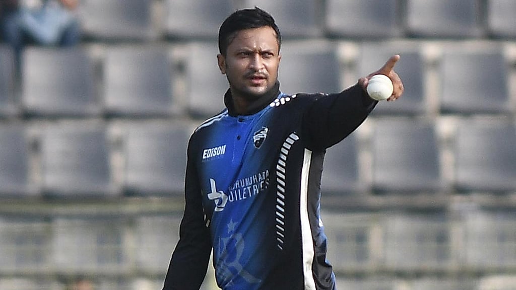 সাকিব কি এখন শুধুই বোলার?