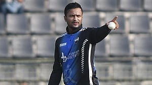 সাকিব কি এখন শুধুই বোলার?
