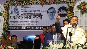 ফেনী-১ : খালেদার বাড়ির সামনের সভায় শেষ হল নৌকার প্রচার