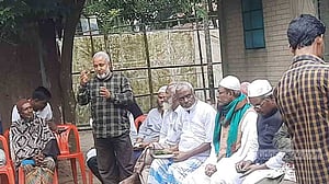 প্রার্থীর উঠান বৈঠকে থাকার অভিযোগে শিক্ষকের বিরুদ্ধে মামলা