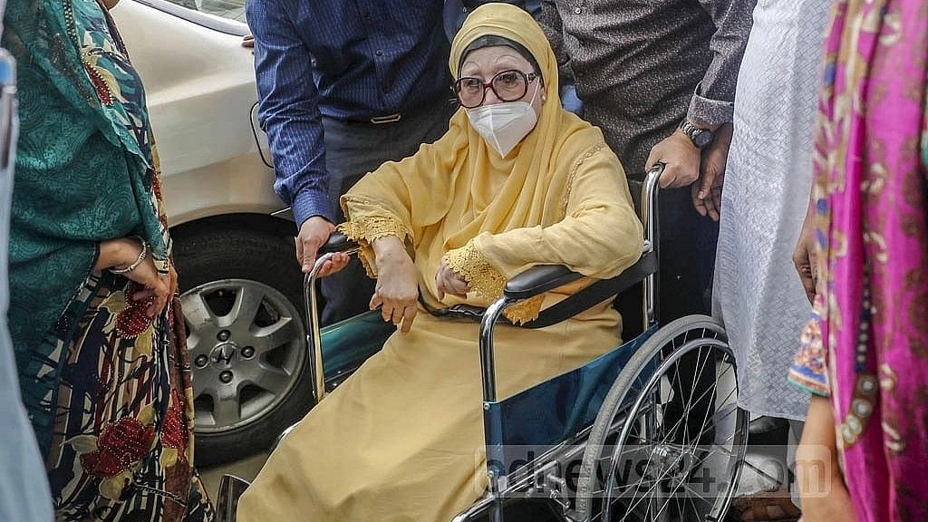 ৩ ঘণ্টা পর সিসিইউ থেকে কেবিনে খালেদা জিয়া