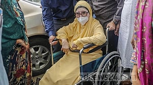 ৩ ঘণ্টা পর সিসিইউ থেকে কেবিনে খালেদা জিয়া