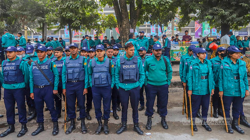 বঙ্গবন্ধুর স্বদেশ প্রত্যাবর্তন দিবস উপলক্ষে সোহরাওয়ার্দী উদ্যানে আওয়ামী লীগ আয়োজিত সমাবেশে ঢাকা বিশ্ববিদ্যালয় এলাকায় পুলিশের নিরাপত্তা।