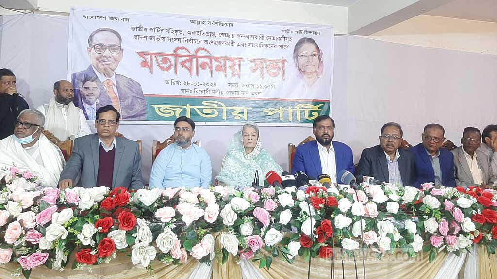নিজেকে জাতীয় পার্টির চেয়ারম্যান ঘোষণা রওশনের