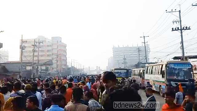গাজীপুরে ময়লার গাড়ির ধাক্কায় শ্রমিক নিহত, মহাসড়ক অবরোধ