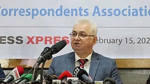 বাংলাদেশ ভারসাম্যের নীতি চালু রাখুক: রুশ দূত