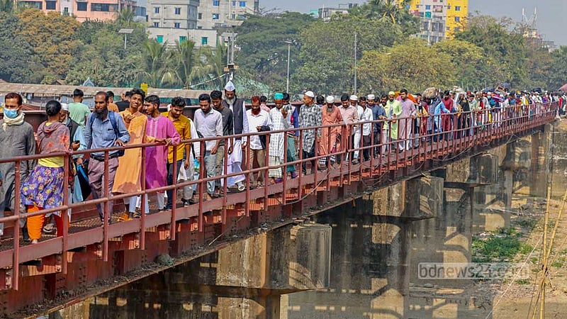 বিশ্ব ইজতেমার আখেরি মোনাজাত শেষে রোববার বাড়ি ফিরছেন মুসলমানরা।