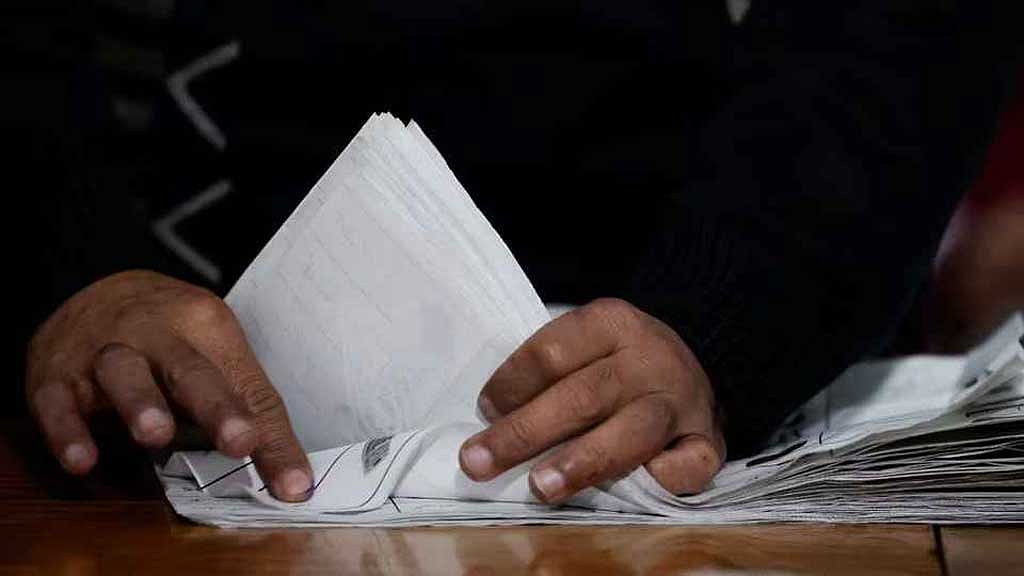 পাকিস্তানে ভোট: প্রাথমিক ফলাফলে তীব্র প্রতিদ্বন্দ্বিতার আভাস