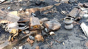 গভীর রাতে ‘দেওয়া আগুনে’ পুড়ল পিরোজপুরের ৩ বাড়ি