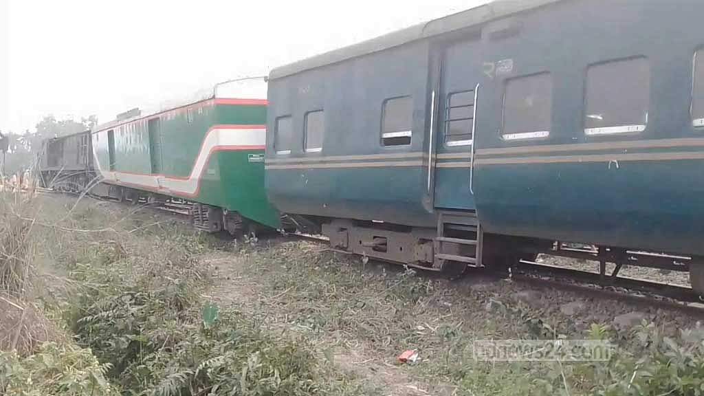 তিনটি বগি লাইনচ্যুত, জামালপুর-ময়মনসিংহ পথে ট্রেন চলাচল বন্ধ