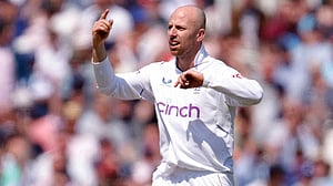 এক টেস্টেই ভারত সফর শেষ লিচের