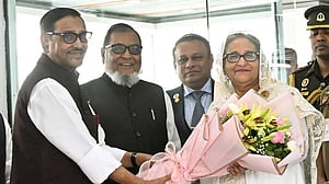 দিল্লি থেকে দেশে ফিরেছেন প্রধানমন্ত্রী