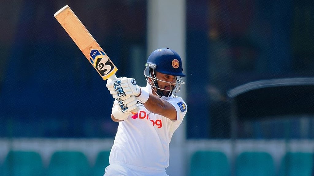 ১০০ টেস্ট ও ১০ হাজার রানে চোখ কারুনারাত্নের