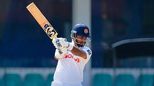 ১০০ টেস্ট ও ১০ হাজার রানে চোখ কারুনারাত্নের