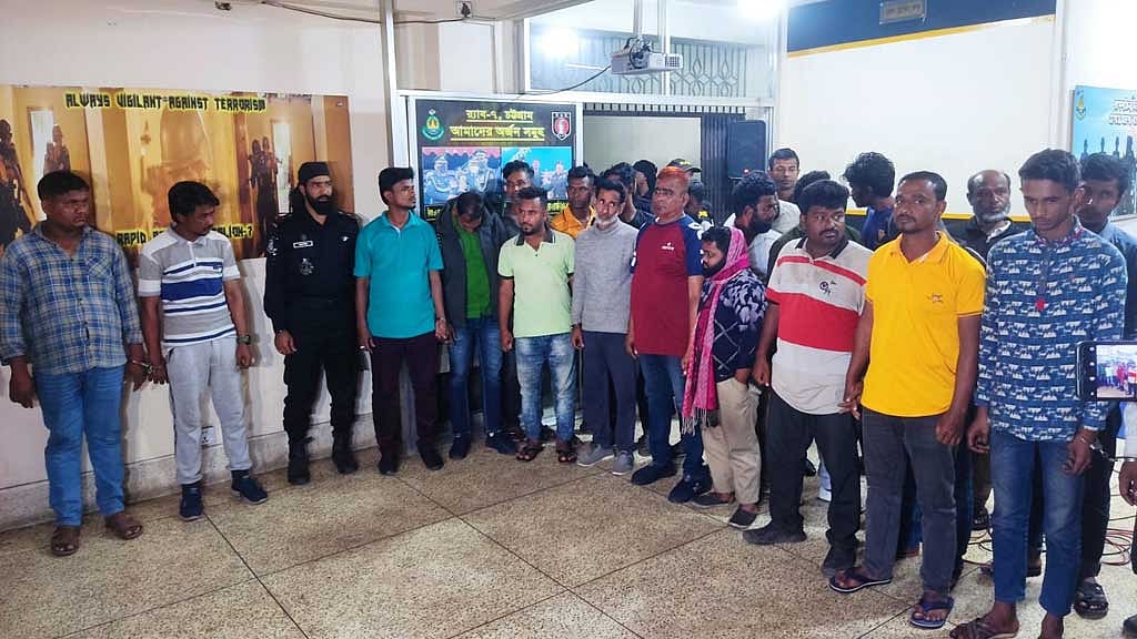 চট্টগ্রামে যানবাহনে চাঁদাবাজি, র‌্যাবের জালে ৩০ জন