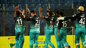 ঢাকার টানা ১১ হারের দিনে জয়ে ফিরল চট্টগ্রাম